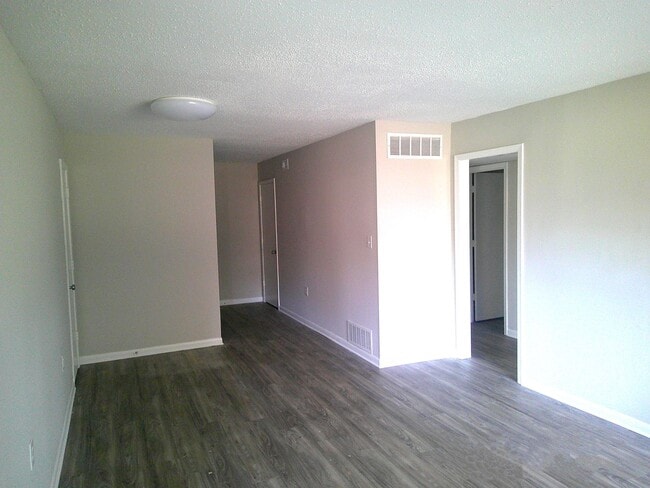 Building Photo - 433 Meadowlark Dr