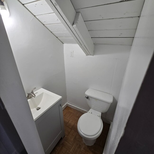 Building Photo - Full brick 3 bedroom, 1 and half bath home with screened in side porch, and an attic for extra st...