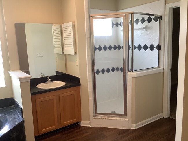 Building Photo - 3268 Volley Dr