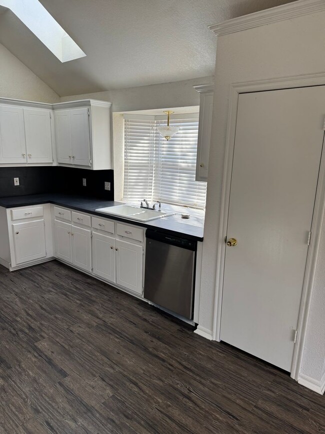 Building Photo - Very nice 3 bed + office, in Berkley Addition in west Norman!