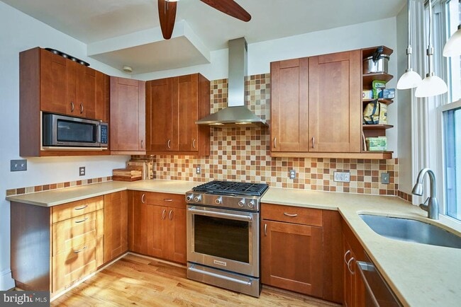 Building Photo - 421 K St NE