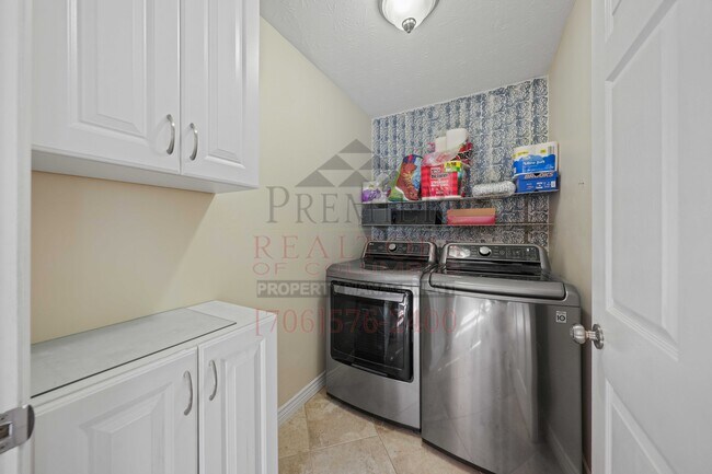 Building Photo - 393 Lee Rd 554
