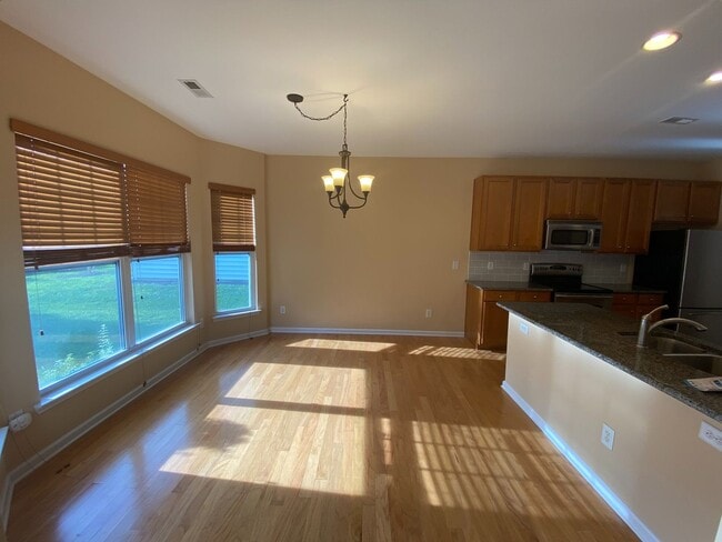 Building Photo - Move-in Ready 3 bed, 2.5 bath home located...