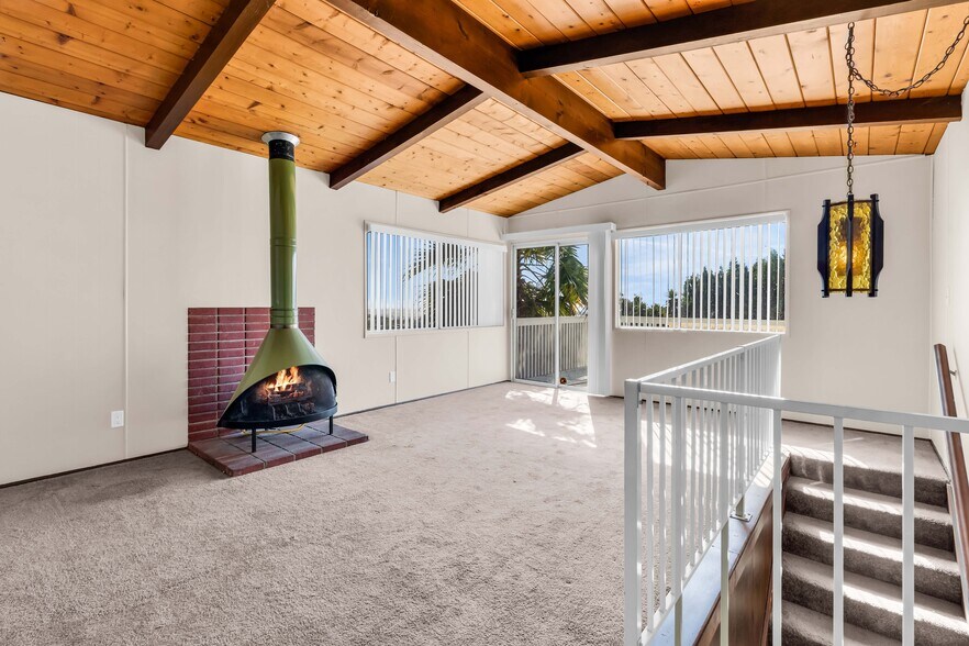 2nd Story Bedroom with private Deck - 3210 Geronimo Ave