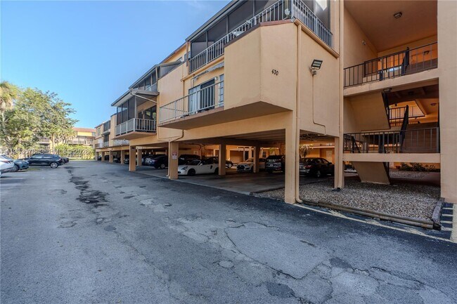 Building Photo - 430 Commodore Dr