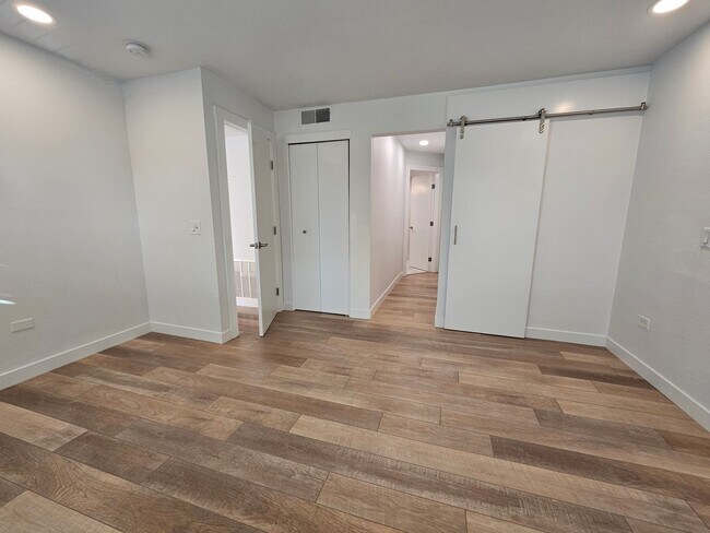 Building Photo - Cherry Creek Beautiful and Bright 1 Bed 1 Bath Condo