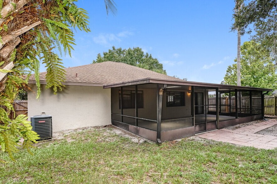 Building Photo - 1001 Pond Apple Ct