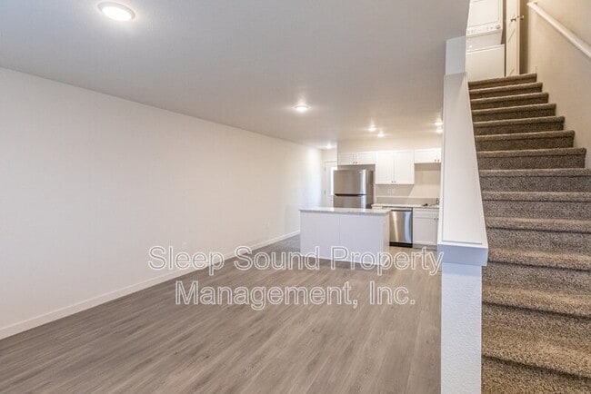 Building Photo - 110 N 7th Ave