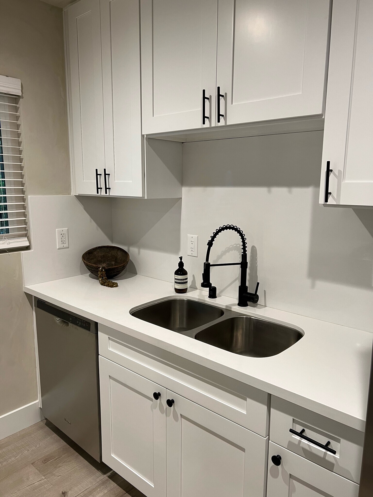 Building Photo - 150 S Wetherly Dr