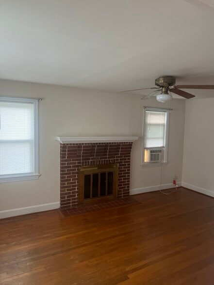 Living room - 432 Benson St