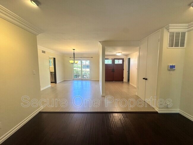 Building Photo - 23338 Los Encinos Way