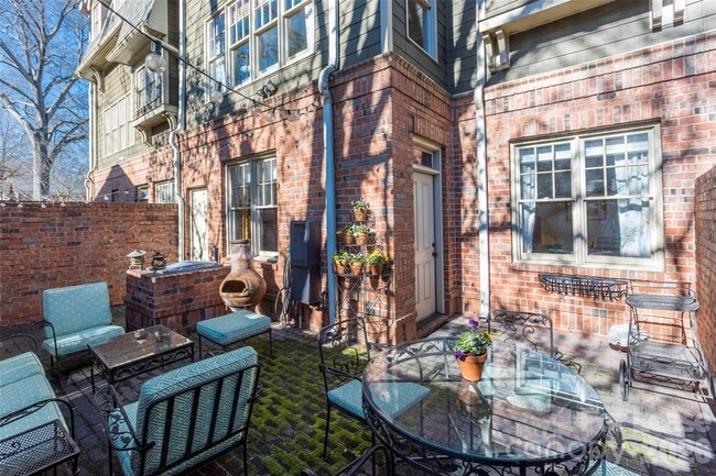 Building Photo - 1031 Oriole St