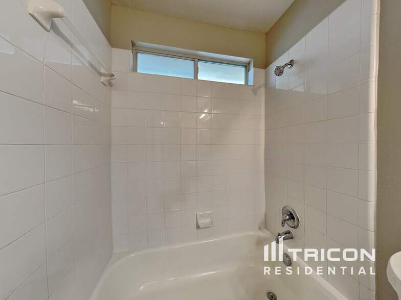 Building Photo - 227 Rock Springs Dr