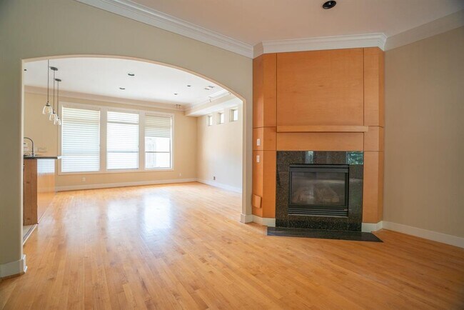 Building Photo - 5512 Val Verde St