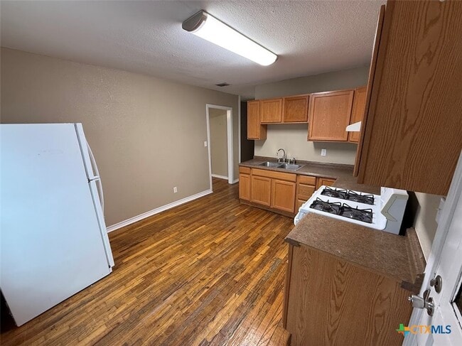 Building Photo - 784 Samuels St