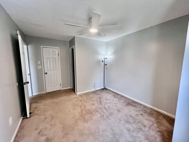 Building Photo - 602 Barwick Ct
