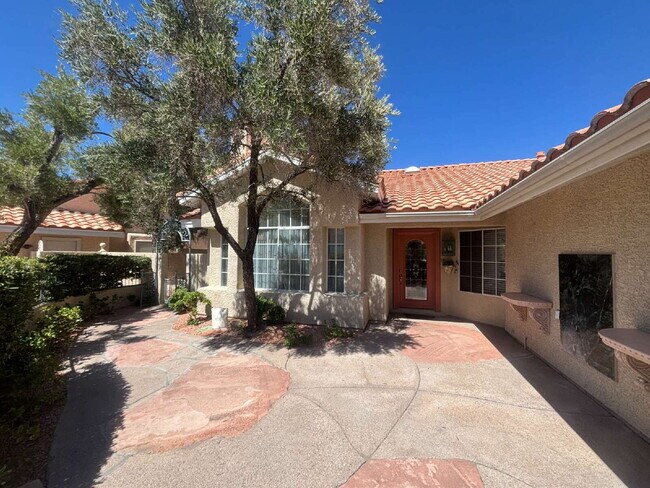 Building Photo - 3 Bed 2 1/2 Bath Water Front Home in Desert Shores