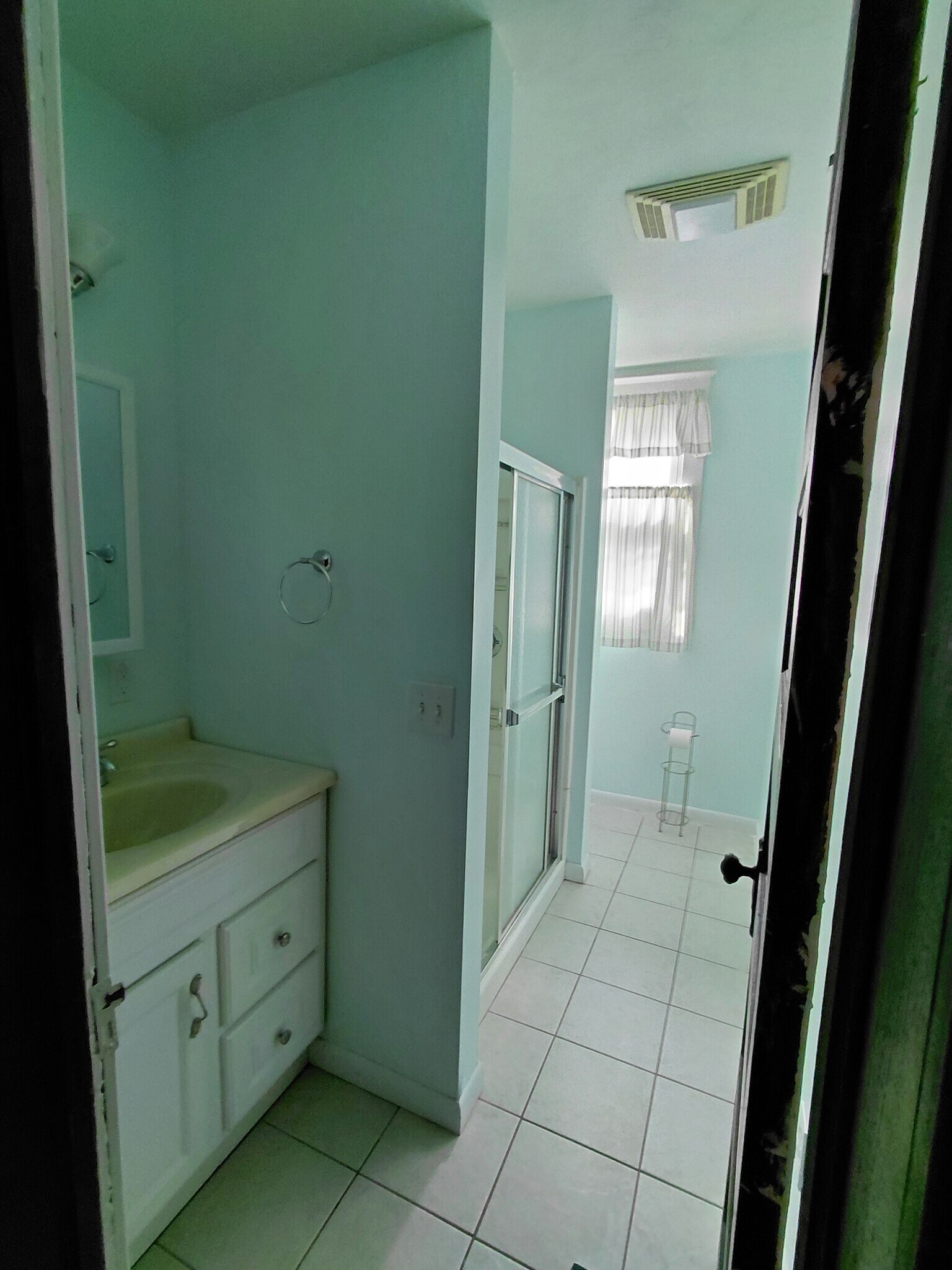 Bathroom . Shower only , no tub - 1 Euclid Ave