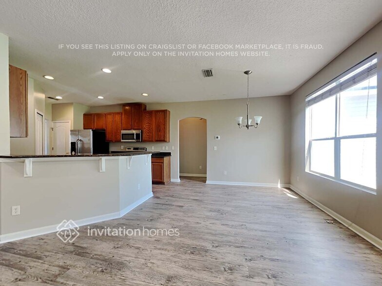 Building Photo - 15827 Canoe Creek Dr