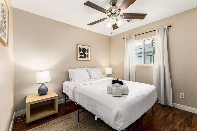 Building Photo - STUNNING 4 bed/2 bath Scottsdale Home- FURHISHED or UnFURNISHED