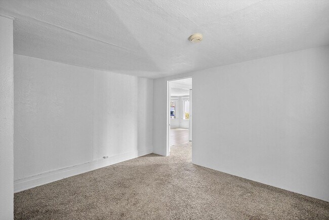 Building Photo - 531 Taylor Ave