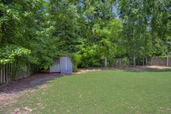 Building Photo - 4122 Chastain Dr