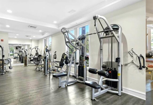 Building Photo - 533 NE 3rd Ave