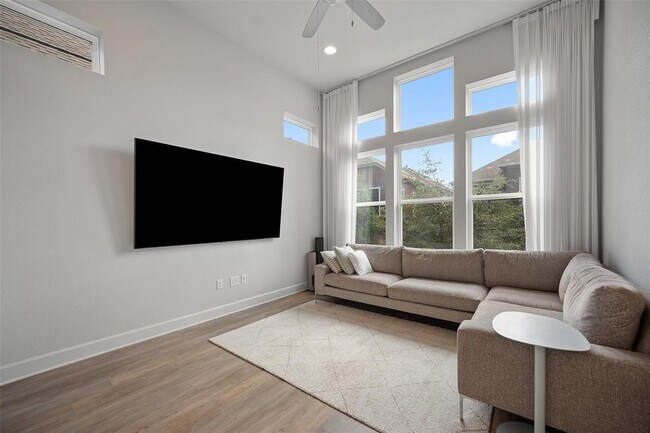 Building Photo - 13503 Ringold Cv
