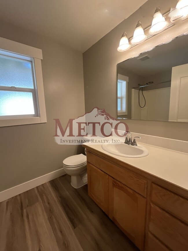 Building Photo - 536 Creswood Dr