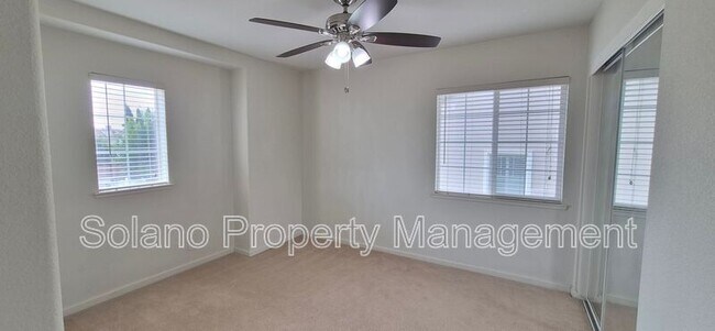 Building Photo - 2080 Mariposa Dr