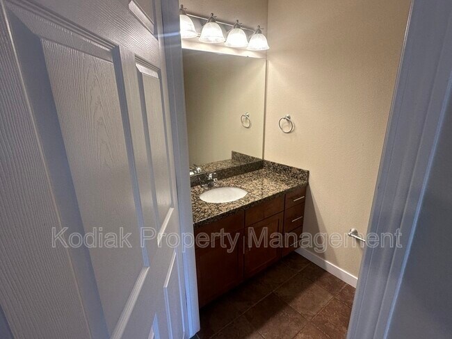 Building Photo - 518 E 500 S
