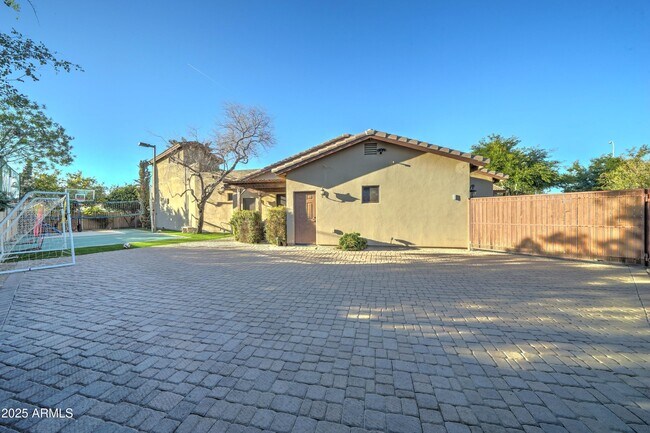 Building Photo - 6502 N 81st Pl