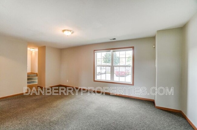 Building Photo - 1103 N Byrne Rd