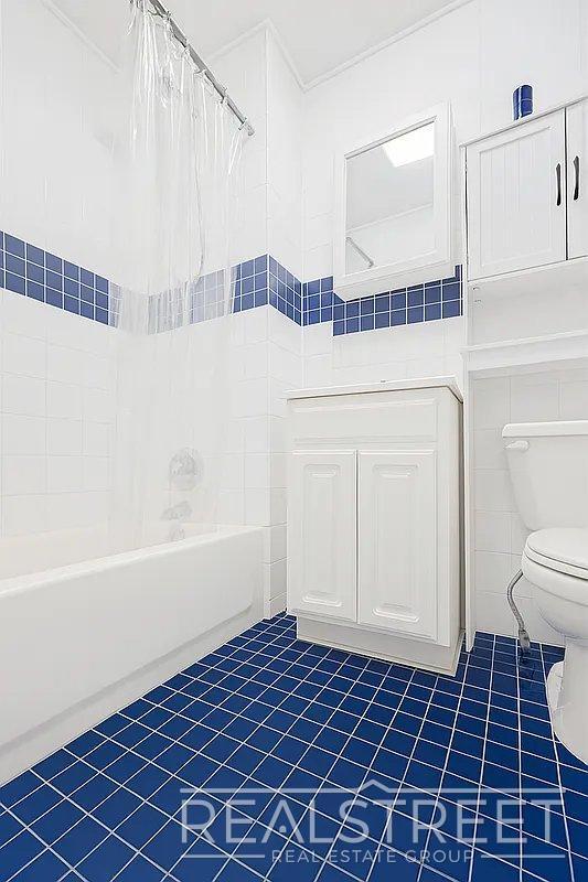 Building Photo - Menahan Street