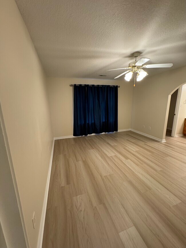 Building Photo - 3553 Oak Villa Way