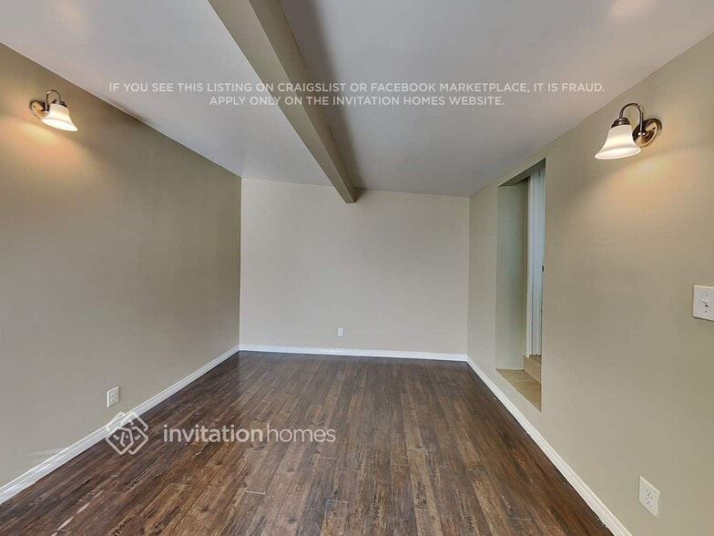 Building Photo - 726 E 99th St