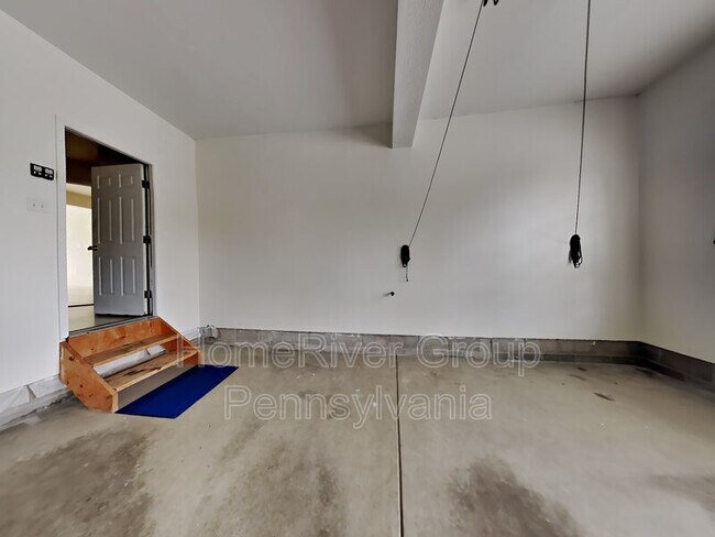 Building Photo - 145 Tanglewood Dr