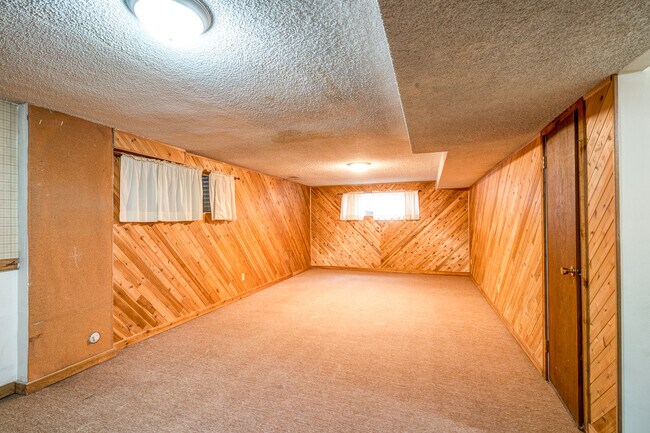 Building Photo - 7137 Milner Dr