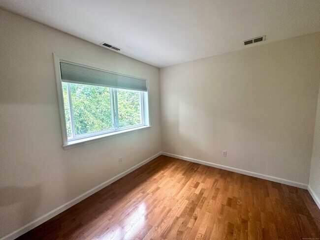 Building Photo - 141 Davis Ave