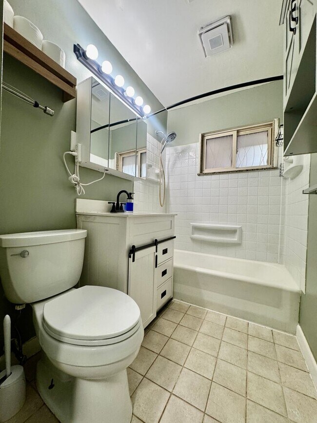 Building Photo - Charming Brick Ranch in the Heart of Churchland