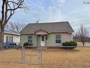 Building Photo - 2015 Polk St