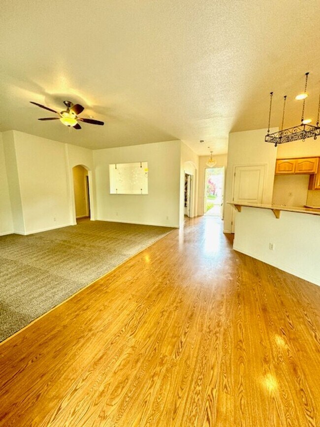 Building Photo - Adult 55+ Lovely Home in Springfield @ Whi...