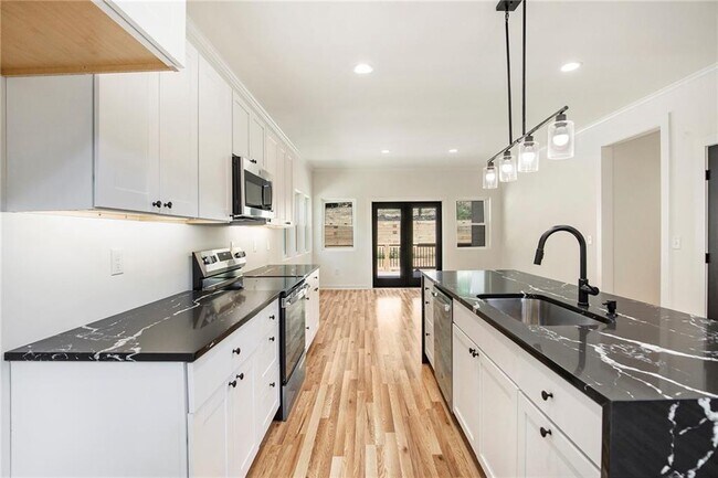 Building Photo - 3220 Sweetbriar Dr