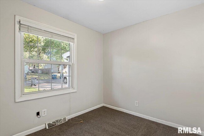 Building Photo - 400 Lexington Heights Dr