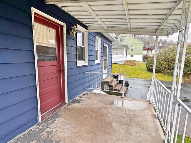 Building Photo - 303 Leavy Ave