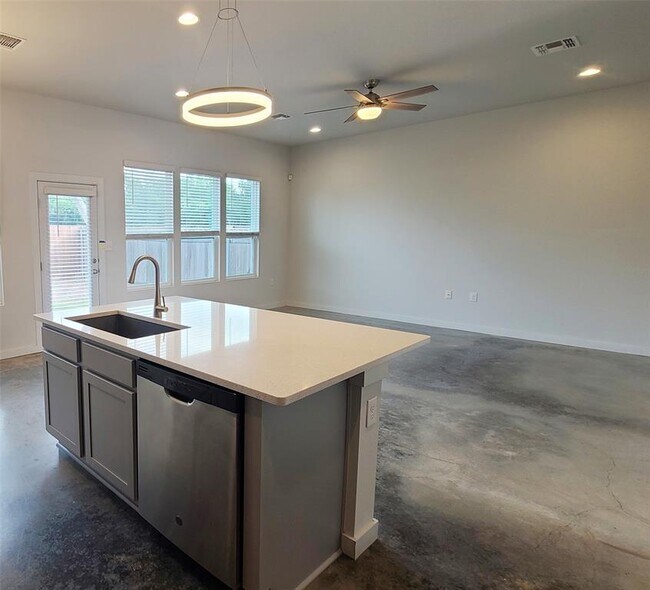 Building Photo - 15108 Ryman Rd