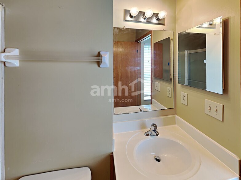 Building Photo - 45 Purple Finch Loop