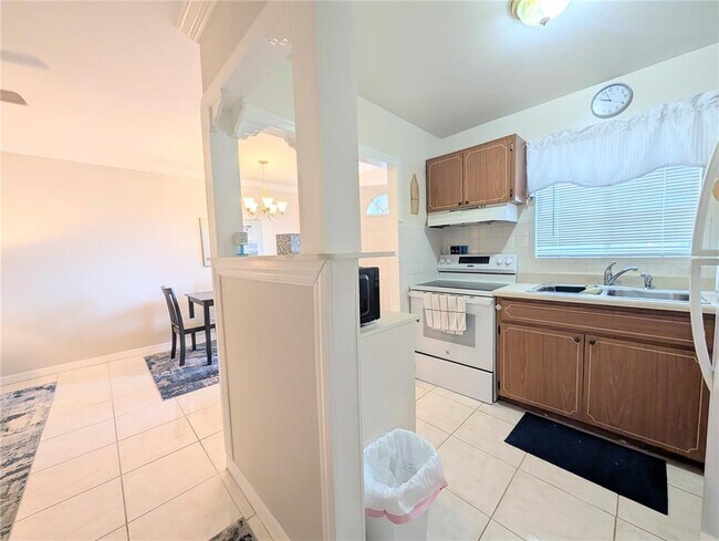 Building Photo - 1839 Sunny Dr