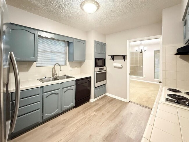 Building Photo - 9907 Windriver Dr