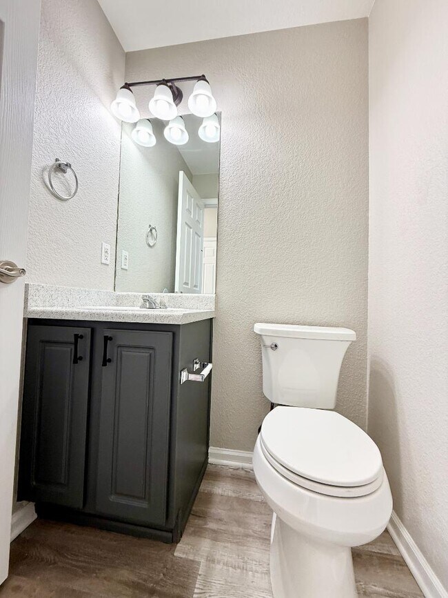 Building Photo - 14837 E 118th Ave